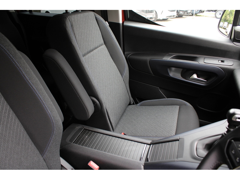 Peugeot Allure - Allied Horizon RE wheelchair car - 6 speed manual - rear park camera - low miles 1.5 5dr WAV Manual Diesel