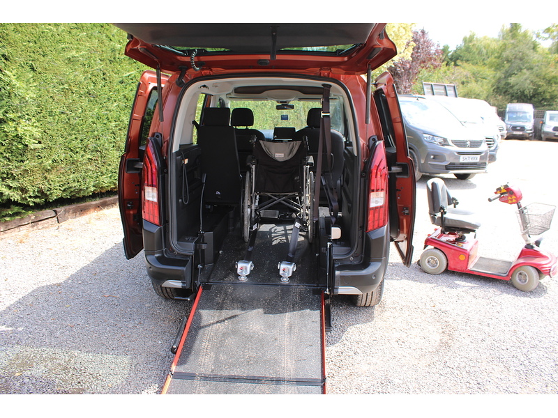 Peugeot Allure Allied Horizon RE Wheelchair access car - GREAT VALUE FOR MONEY 1.5 5dr wav Manual Diesel