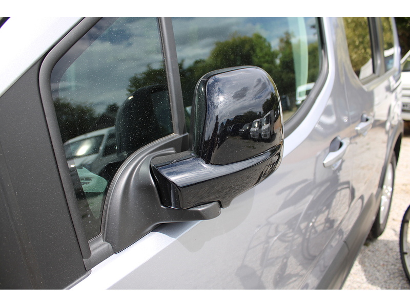 Peugeot Allied Horizon RE - Latest model, great looking Wheelchair access car 1.5 5dr WAV Manual Diesel