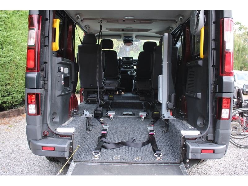 Renault LL30 Business - RARE Dual turney seat wheelchair access car 2.0 4dr wav Automatic Diesel