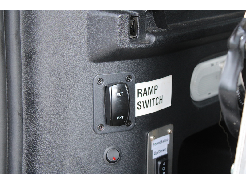 Renault LL30 Business - RARE Dual turney seat wheelchair access car 2.0 4dr wav Automatic Diesel
