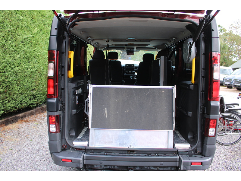 Renault LL30 Business - RARE Dual turney seat wheelchair access car 2.0 4dr wav Automatic Diesel