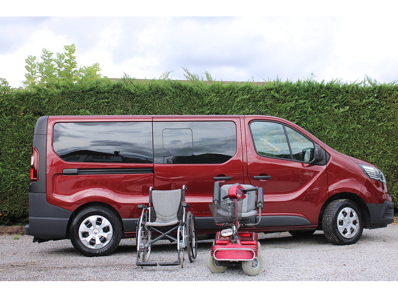 Renault LL30 Business - RARE Dual turney seat wheelchair access car 2.0 4dr wav Automatic Diesel
