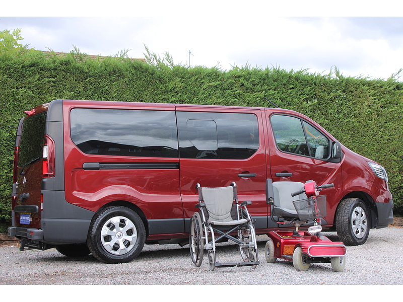 Renault LL30 Business - RARE Dual turney seat wheelchair access car 2.0 4dr wav Automatic Diesel