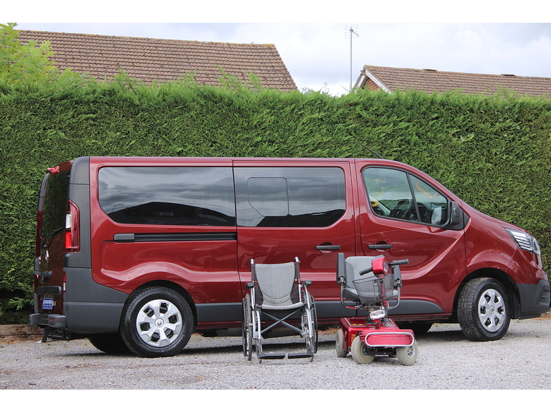 Renault LL30 Business - RARE Dual turney seat wheelchair access car 2.0 4dr wav Automatic Diesel