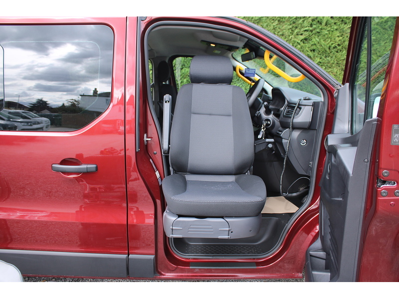Renault LL30 Business - RARE Dual turney seat wheelchair access car 2.0 4dr wav Automatic Diesel