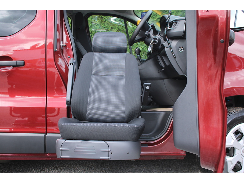 Renault LL30 Business - RARE Dual turney seat wheelchair access car 2.0 4dr wav Automatic Diesel