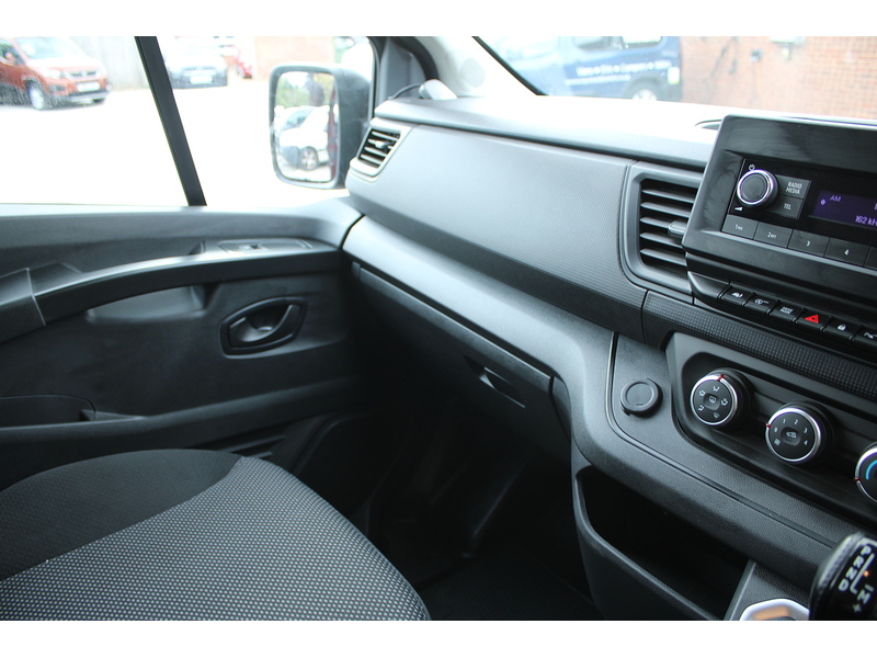 Renault LL30 Business - RARE Dual turney seat wheelchair access car 2.0 4dr wav Automatic Diesel