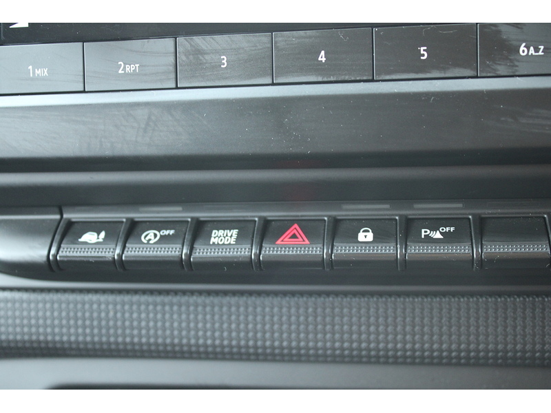 Renault LL30 Business - RARE Dual turney seat wheelchair access car 2.0 4dr wav Automatic Diesel