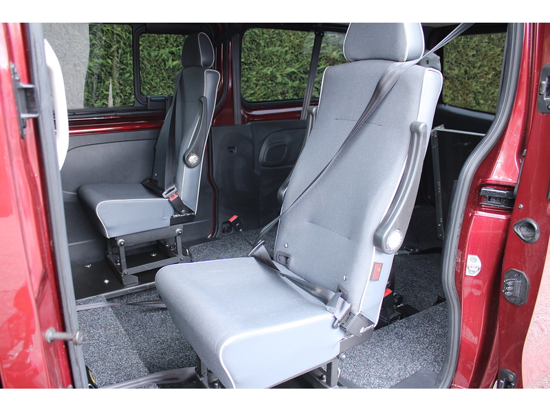 Renault LL30 Business - RARE Dual turney seat wheelchair access car 2.0 4dr wav Automatic Diesel