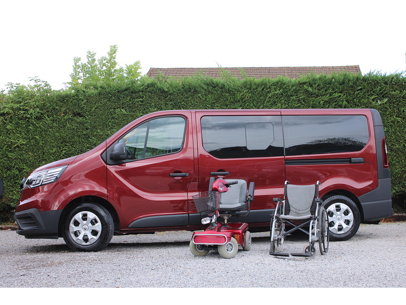 Renault LL30 Business - RARE Dual turney seat wheelchair access car 2.0 4dr wav Automatic Diesel