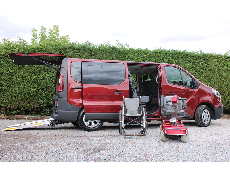 Renault LL30 Business - RARE Dual turney seat wheelchair access car 2.0 4dr wav Automatic Diesel