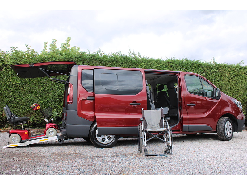 Renault LL30 Business - RARE Dual turney seat wheelchair access car 2.0 4dr wav Automatic Diesel