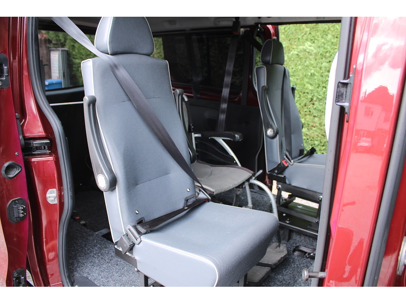 Renault LL30 Business - RARE Dual turney seat wheelchair access car 2.0 4dr wav Automatic Diesel