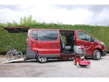 Renault Trafic LL30 Business - RARE Dual turney seat wheelchair access car