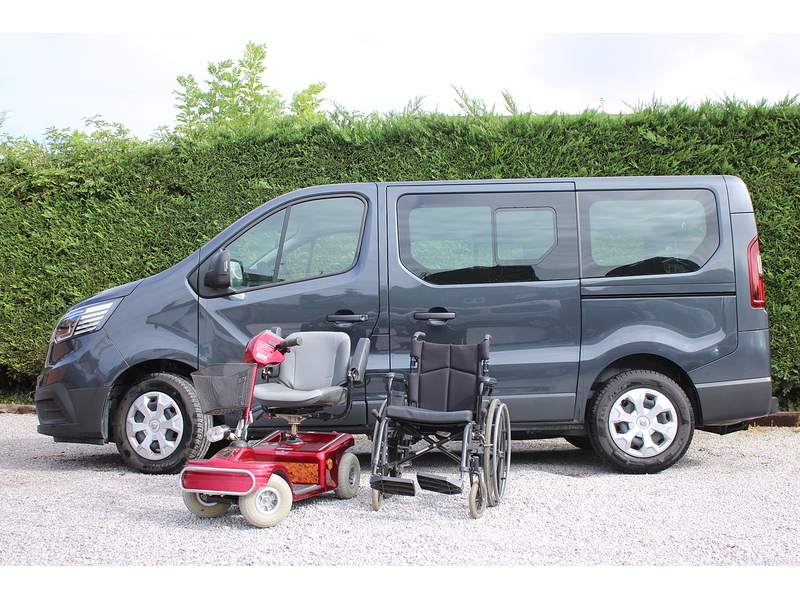 Renault Advance - Gowrings wheelchair access car - 4 fixed seats 2.0 5dr wav Manual Diesel