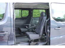 Renault Trafic Advance - Gowrings wheelchair access car - 4 fixed seats