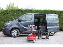 Renault Trafic Advance - Gowrings wheelchair access car - 4 fixed seats
