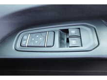 Renault Trafic Advance - Gowrings wheelchair access car - 4 fixed seats