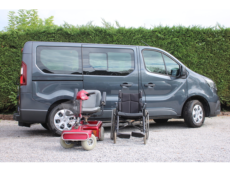 Renault Advance - Gowrings wheelchair access car - 4 fixed seats 2.0 5dr wav Manual Diesel