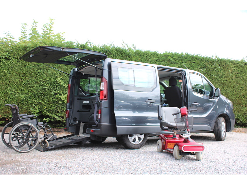 Renault Advance - Gowrings wheelchair access car - 4 fixed seats 2.0 5dr wav Manual Diesel
