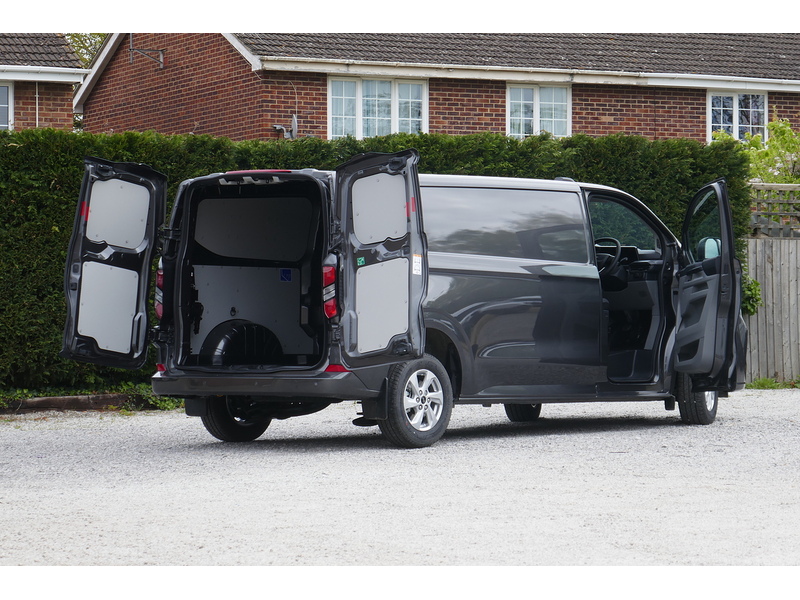 Ford L2 320 Limited Petrol Hybrid Auto Van - Low miles, Great to drive 2.5 5dr medium van Automatic Petrol Plug-in Hybrid