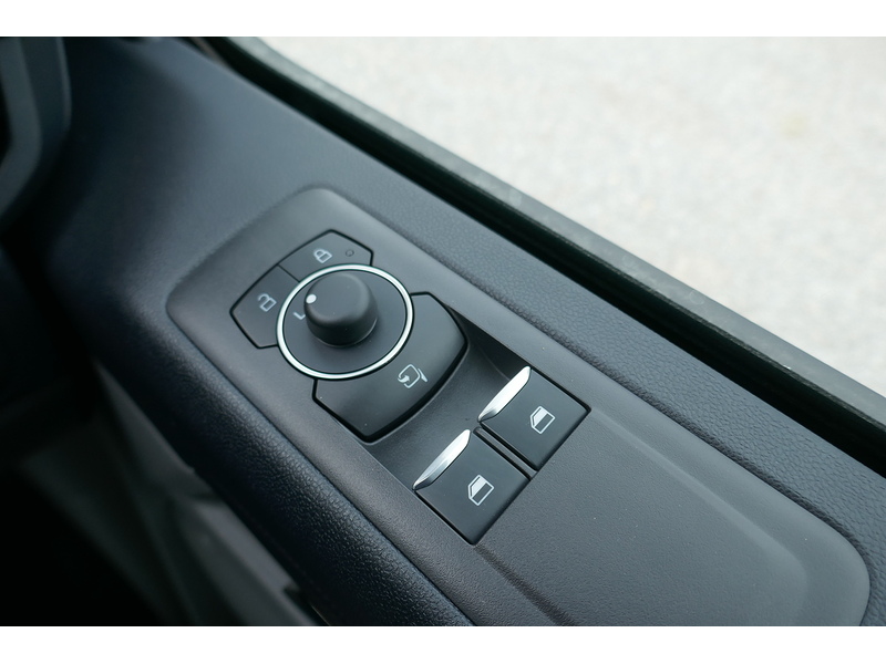 Ford L2 320 Limited Petrol Hybrid Auto Van - Low miles, Great to drive 2.5 5dr medium van Automatic Petrol Plug-in Hybrid