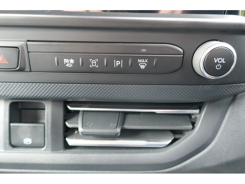 Ford L2 320 Limited Petrol Hybrid Auto Van - Low miles, Great to drive 2.5 5dr medium van Automatic Petrol Plug-in Hybrid