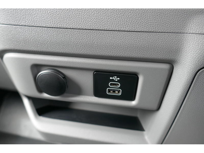 Ford L2 320 Limited Petrol Hybrid Auto Van - Low miles, Great to drive 2.5 5dr medium van Automatic Petrol Plug-in Hybrid