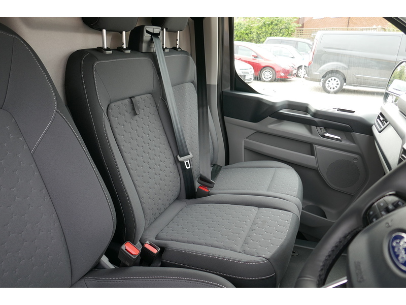 Ford L2 320 Limited Petrol Hybrid Auto Van - Low miles, Great to drive 2.5 5dr medium van Automatic Petrol Plug-in Hybrid