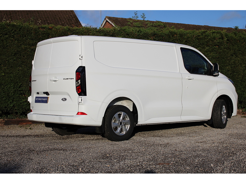 Ford 300 Limited L1 H1 136ps Euro 6 Diesel Van 2.0 5dr medium van Manual Diesel