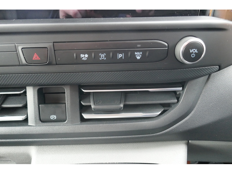 Ford 280 L2 H1 Limited 136ps Euro 6 Diesel Van 2.0 5dr medium van Manual Diesel