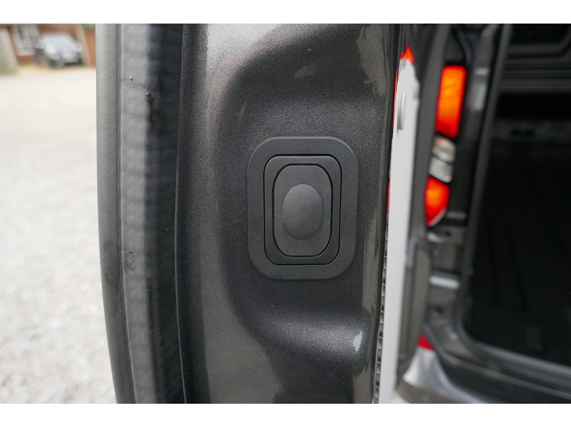 Ford 280 L1 Limited 136ps Van - Pre reg with delivery miles only 2.0 5dr medium van Manual Diesel