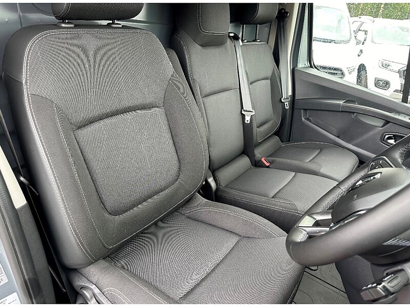 Renault 2.0 dCi Blue 30 Extra Panel Van 5dr Diesel Manual SWB Euro 6 (s/s) (130 ps)