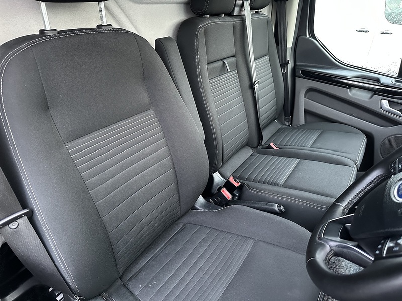 Ford 2.0 340 EcoBlue Limited Panel Van 5dr Diesel Auto L2 H1 Euro 6 (170 ps)