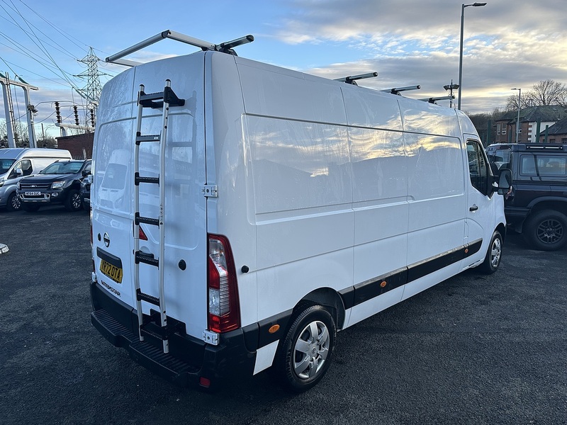 Nissan dCi 35 Tekna Panel Van 2.3 Manual Diesel