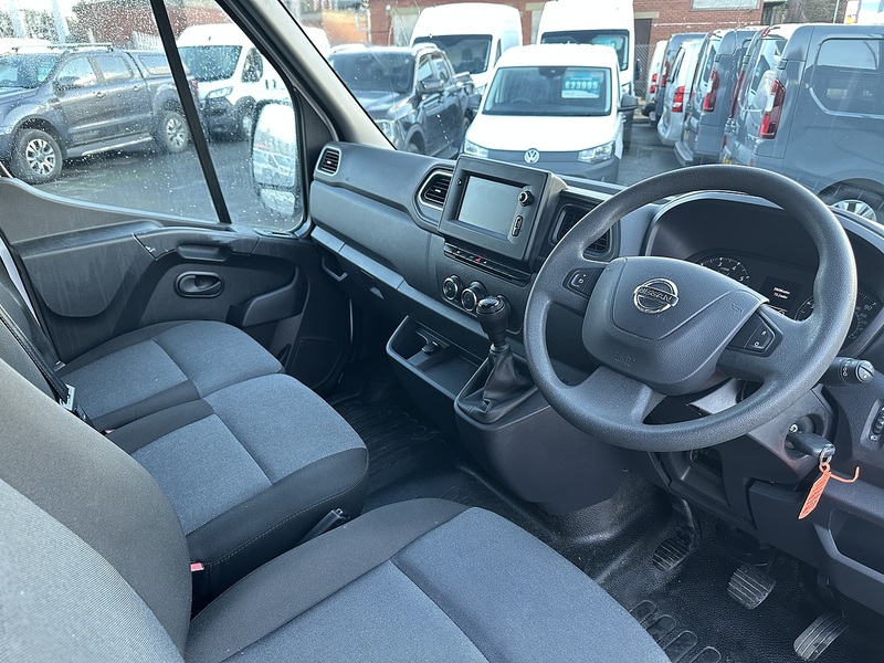 Nissan dCi 35 Tekna Panel Van 2.3 Manual Diesel