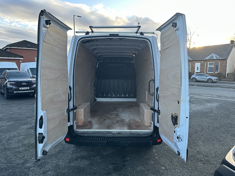 Nissan dCi 35 Tekna Panel Van 2.3 Manual Diesel