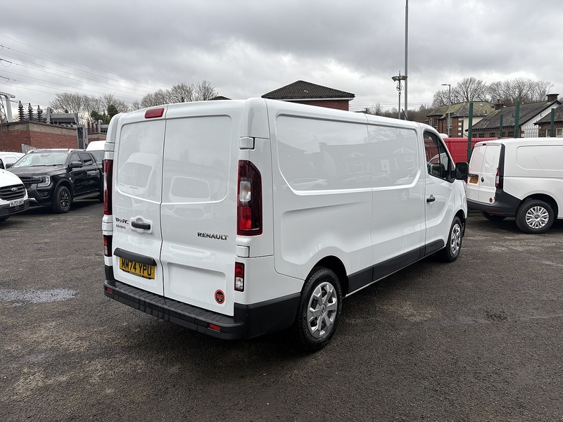 Renault 2.0 dCi Blue 30 Advance Panel Van 5dr Diesel Manual LWB Euro 6 (s/s) (130 ps)