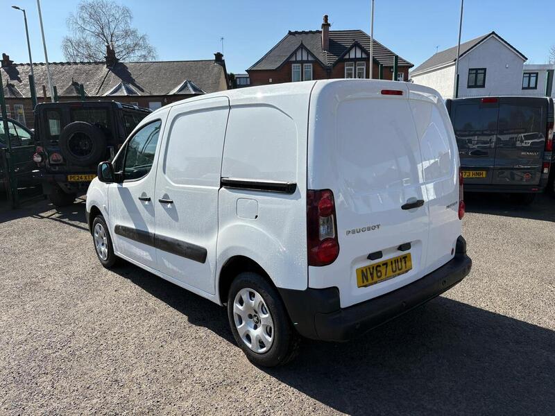 Peugeot 1.6 BlueHDi 854 Professional Panel Van 5dr Diesel Manual L1 (112 g/km, 97.64 bhp)