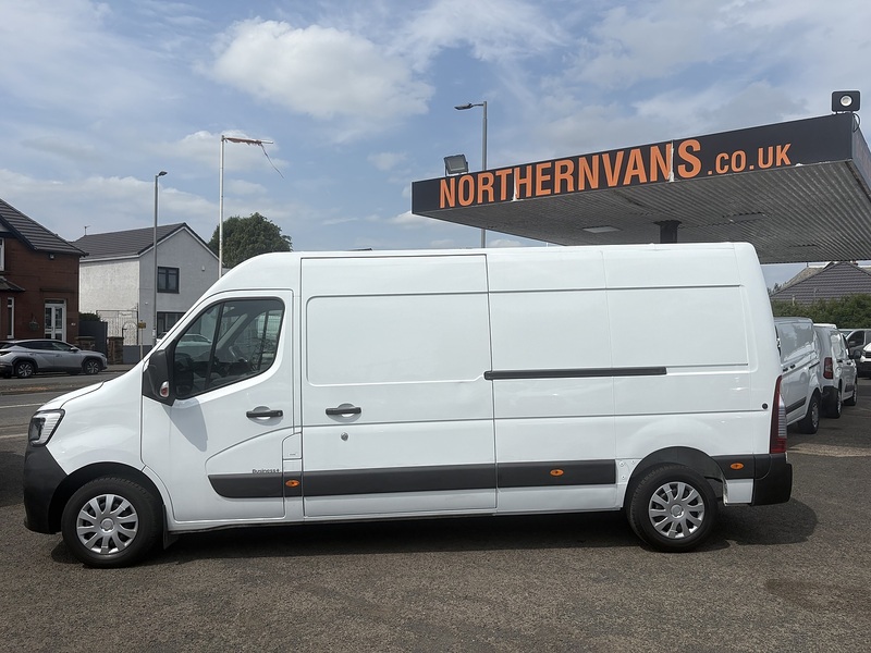 Renault 2.3 dCi 35 Business+ Panel Van 4dr Diesel Manual FWD LWB Medium Roof Euro 6 (135 ps)