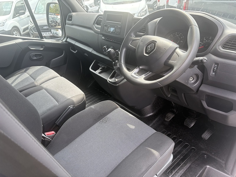 Renault 2.3 dCi 35 Business+ Panel Van 4dr Diesel Manual FWD LWB Medium Roof Euro 6 (135 ps)