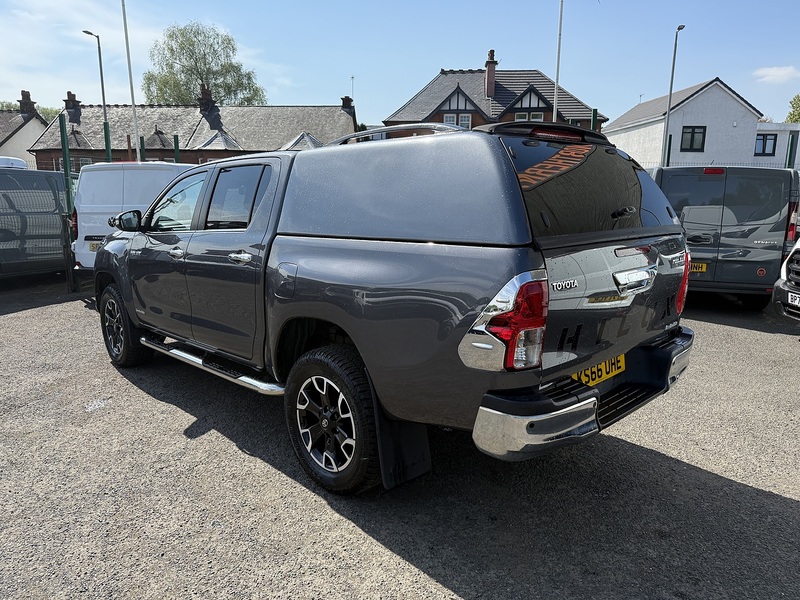 Toyota 2.4 D-4D Invincible X Pickup Double Cab 4dr Diesel Auto 4WD Euro 6 (TSS) (150 ps)