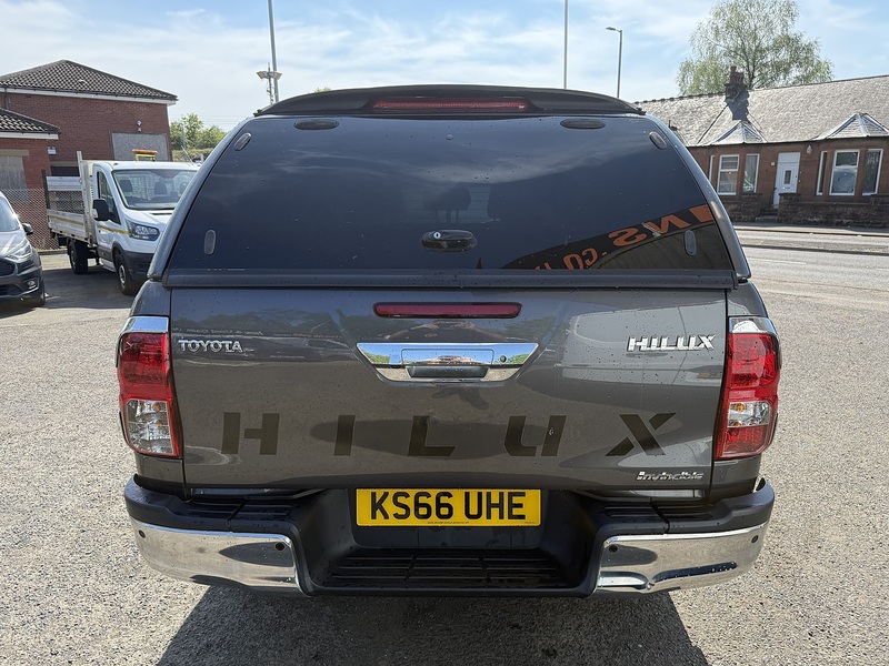 Toyota 2.4 D-4D Invincible X Pickup Double Cab 4dr Diesel Auto 4WD Euro 6 (TSS) (150 ps)