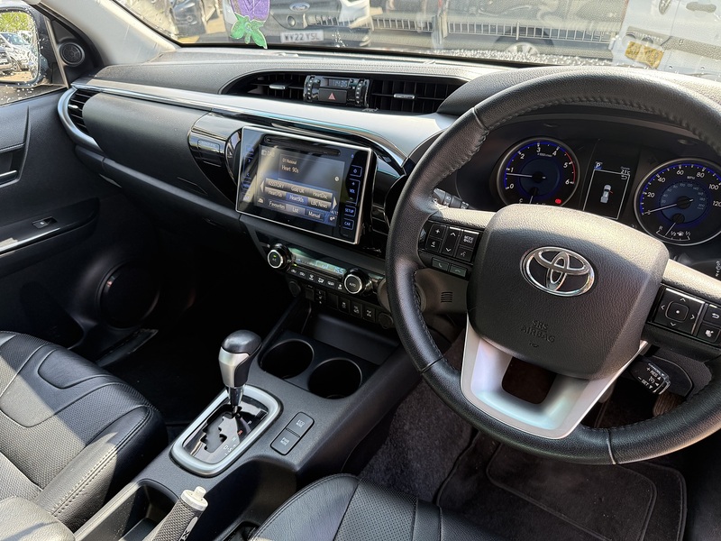 Toyota 2.4 D-4D Invincible X Pickup Double Cab 4dr Diesel Auto 4WD Euro 6 (TSS) (150 ps)