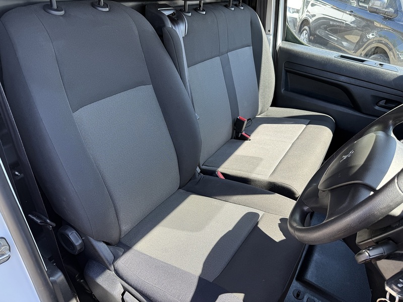 Peugeot 1.5 BlueHDi 1000 Professional Premium + Standard Panel Van 6dr Diesel Manual MWB Euro 6 (s/s) (100 bhp)