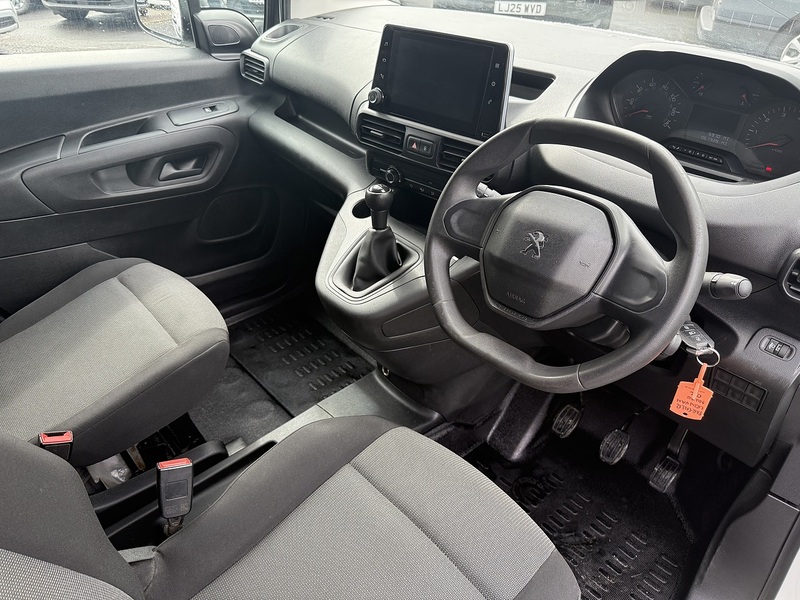 Peugeot 1.5 BlueHDi 950 Professional Crewvan Long Panel Van 6dr Diesel Manual LWB Euro 6 (100 bhp)