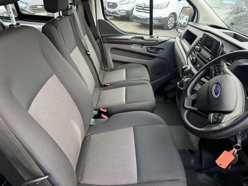 Ford 2.0 300 EcoBlue Leader Crew Van Double Cab 5dr Diesel Manual L2 H1 Euro 6 (s/s) (105 ps)