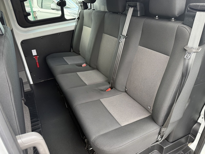 Ford 2.0 300 EcoBlue Leader Crew Van Double Cab 5dr Diesel Manual L2 H1 Euro 6 (s/s) (105 ps)