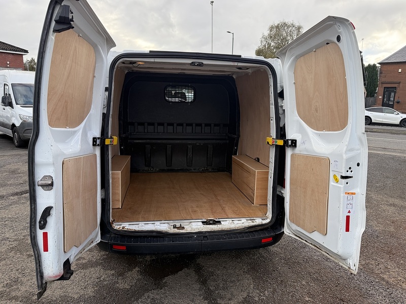 Ford 2.0 300 EcoBlue Leader Crew Van Double Cab 5dr Diesel Manual L2 H1 Euro 6 (s/s) (105 ps)